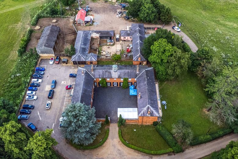 947 Sq Ft , Unit 3 The Stables SG14 - Available