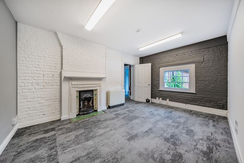 947 Sq Ft , Unit 3 The Stables SG14 - Available