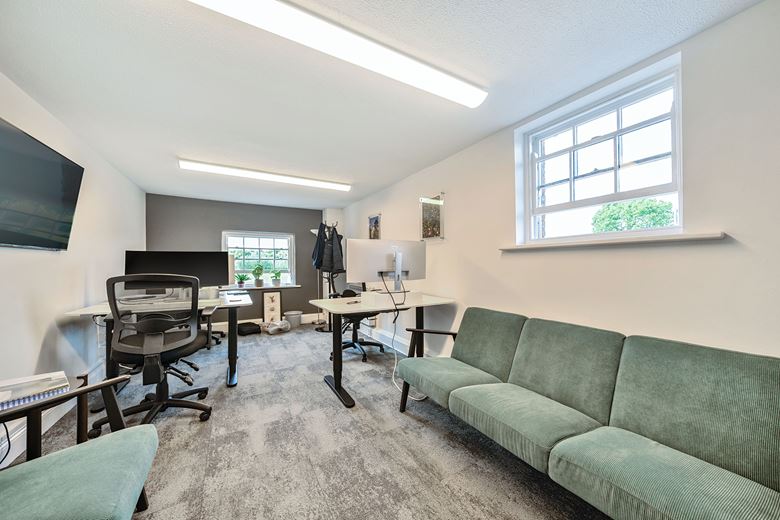 947 Sq Ft , Unit 3 The Stables SG14 - Available