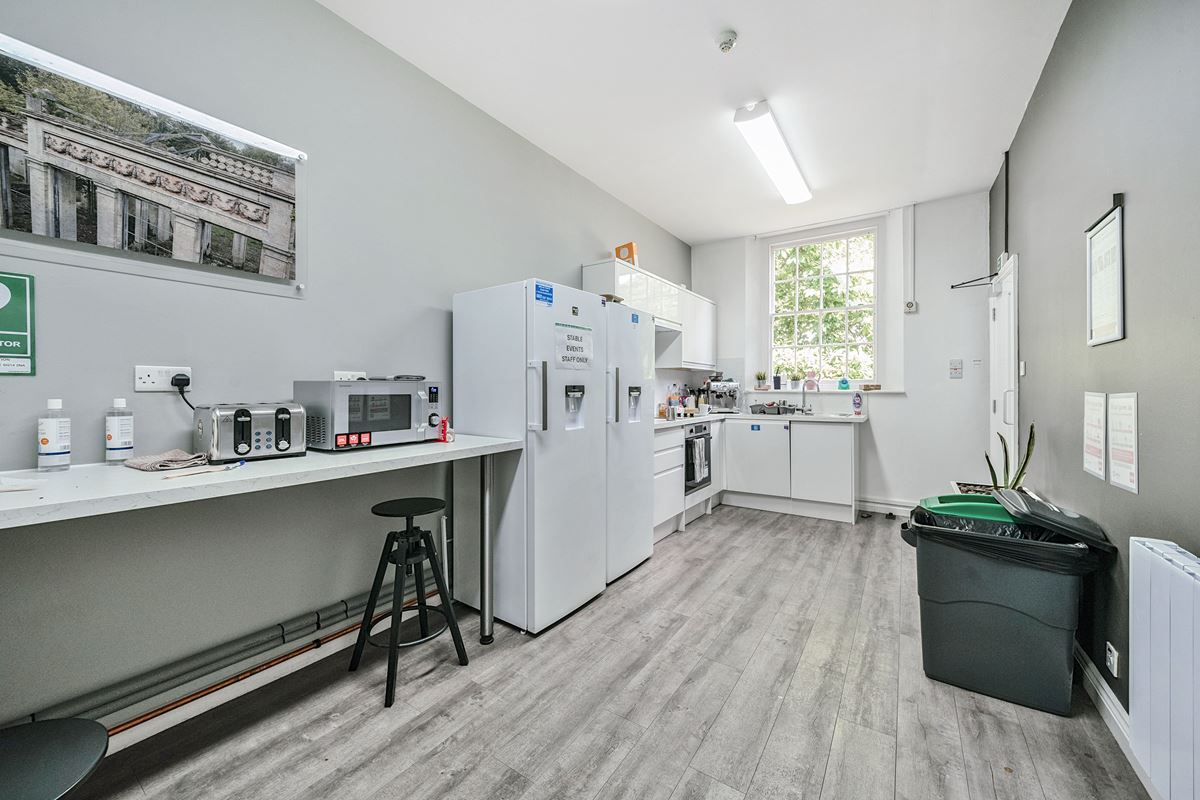 947 Sq Ft , Unit 3 The Stables SG14 - Available