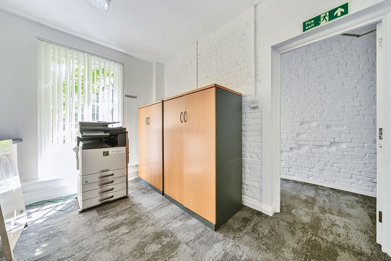 1,130 Sq Ft , Unit 4 The Stables SG14 - Available