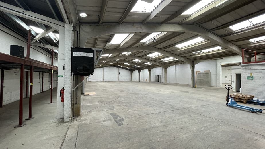 14,887 to 30,298 Sq Ft , Units 1 - 2 Carterton Industrial Estate OX18 - Available