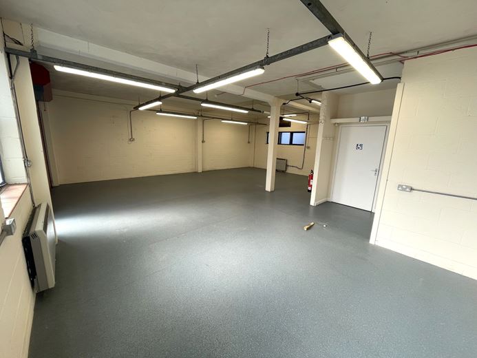 1,682 Sq Ft , Unit 5 Weston Business Park OX25 - Available