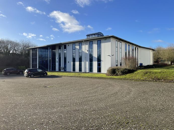 9,480 Sq Ft , Book End OX29 - Available