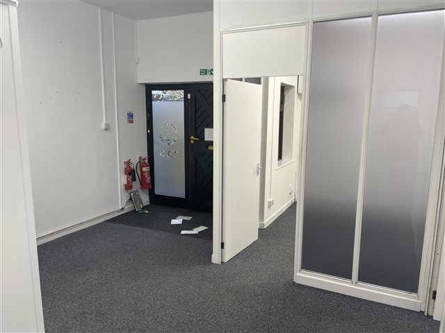  , 19 City Business Centre SO23 - Available