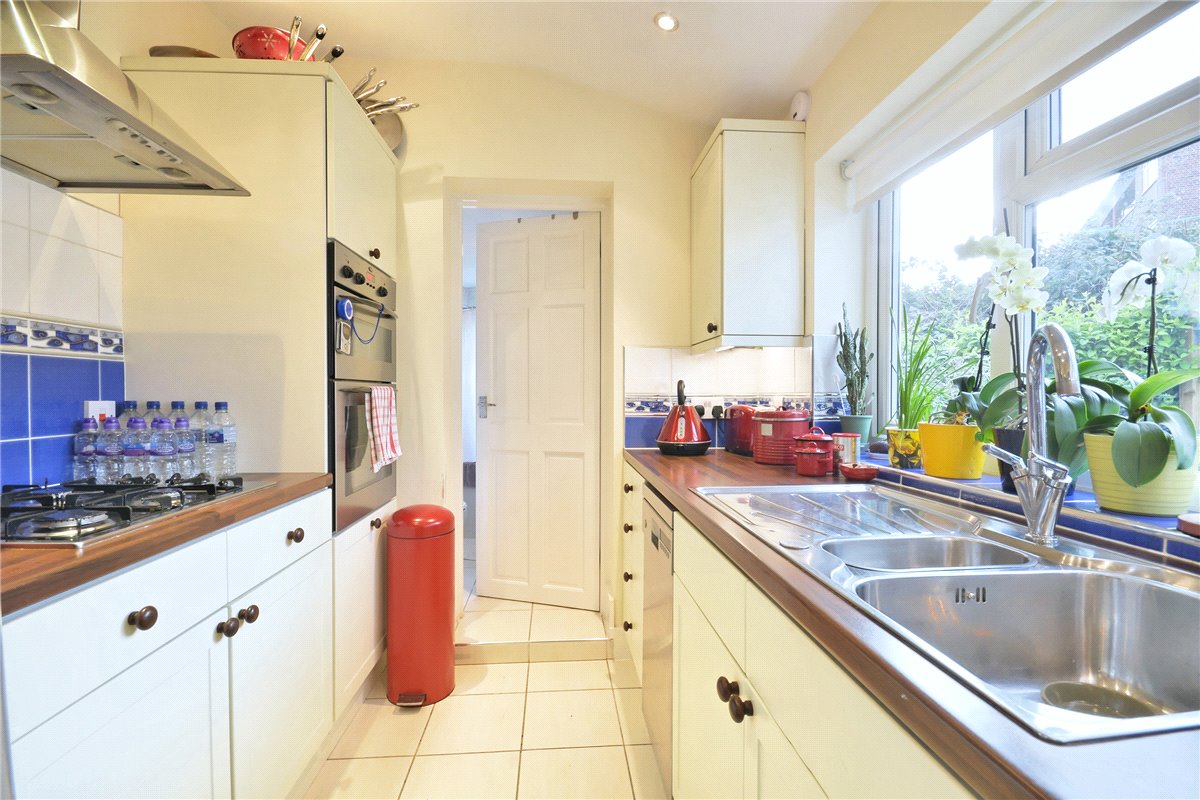 2 bedroom cottage, Beverley Path, SW13 - Let Agreed