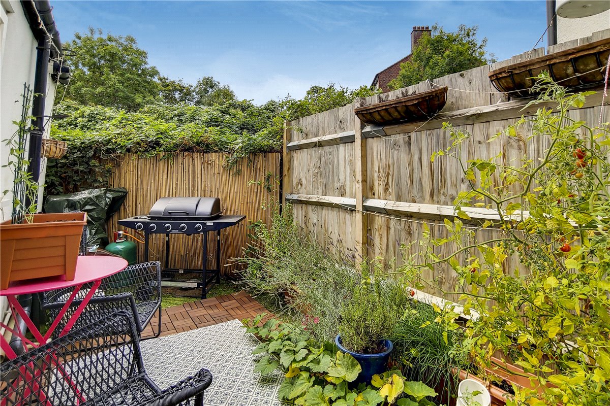 2 bedroom cottage, Beverley Path, SW13 - Let Agreed