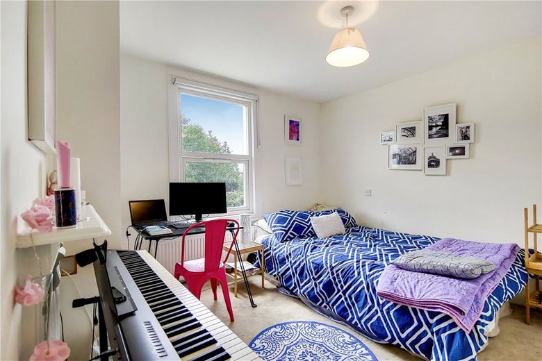2 bedroom cottage, Beverley Path, SW13 - Let Agreed