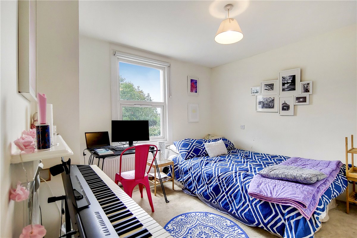 2 bedroom cottage, Beverley Path, SW13 - Let Agreed