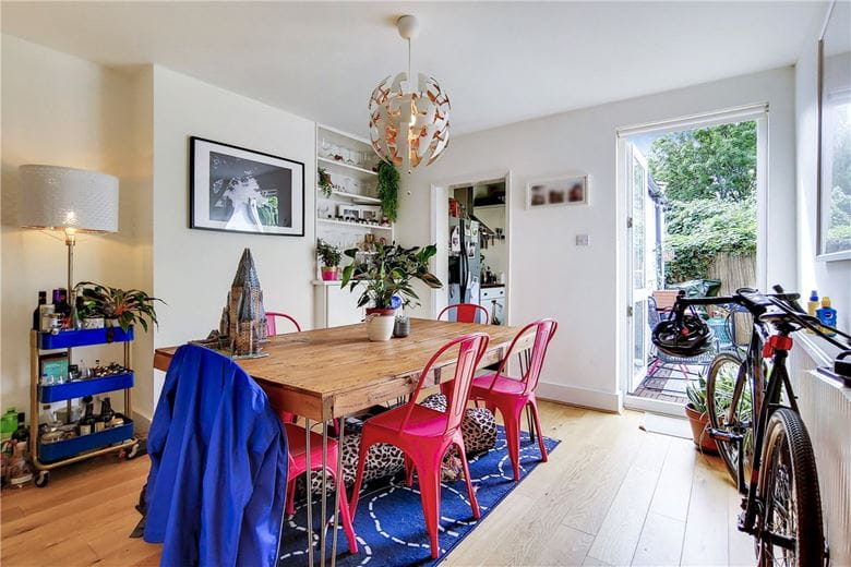 2 bedroom cottage, Beverley Path, SW13 - Let Agreed