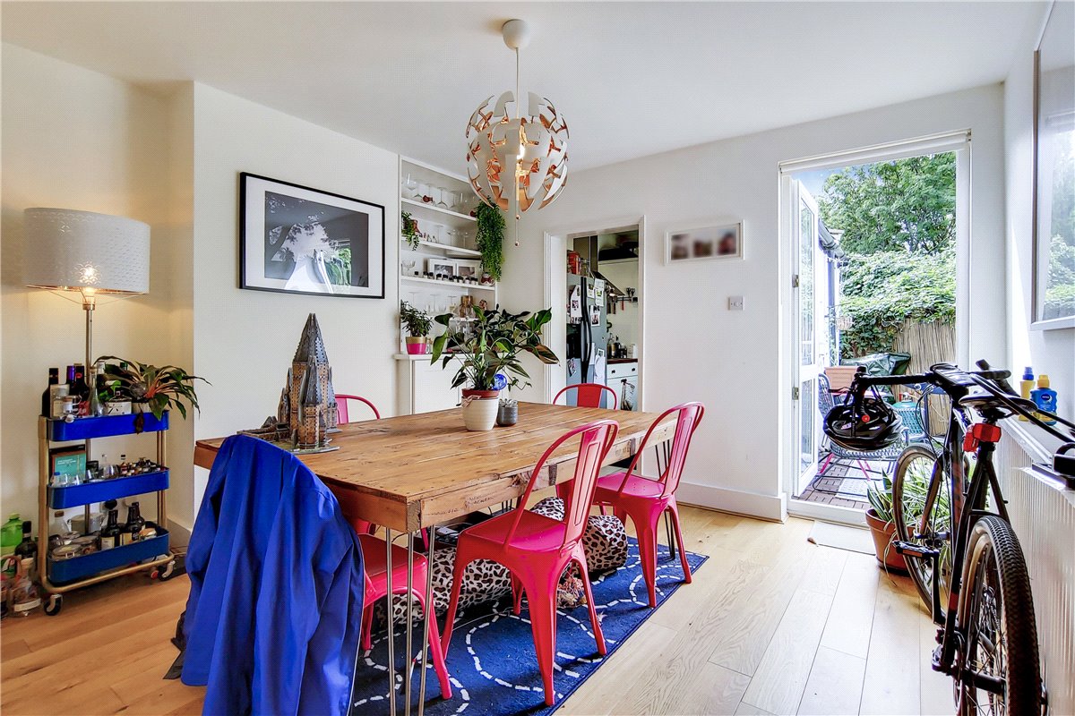 2 bedroom cottage, Beverley Path, SW13 - Let Agreed