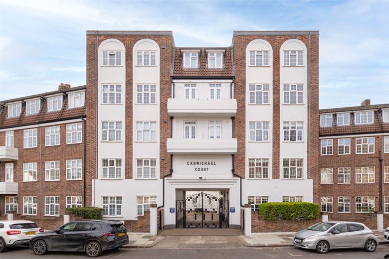 2 bedroom maisonette, Carmichael Court, Grove Road SW13 - Let Agreed