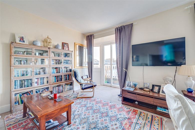 2 bedroom flat, The Terrace, London SW13