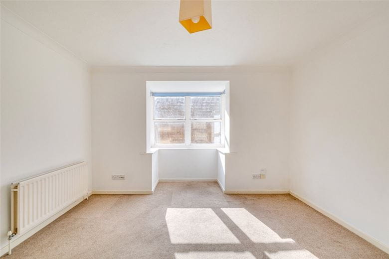 1 bedroom flat, Dovecote Gardens, London SW14