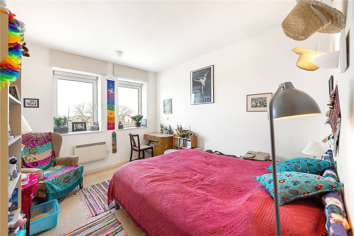1 bedroom flat, Vineyard Heights, 30 Mortlake High Street SW14