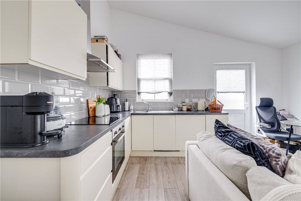 1 bedroom flat, White Hart Lane, London SW13