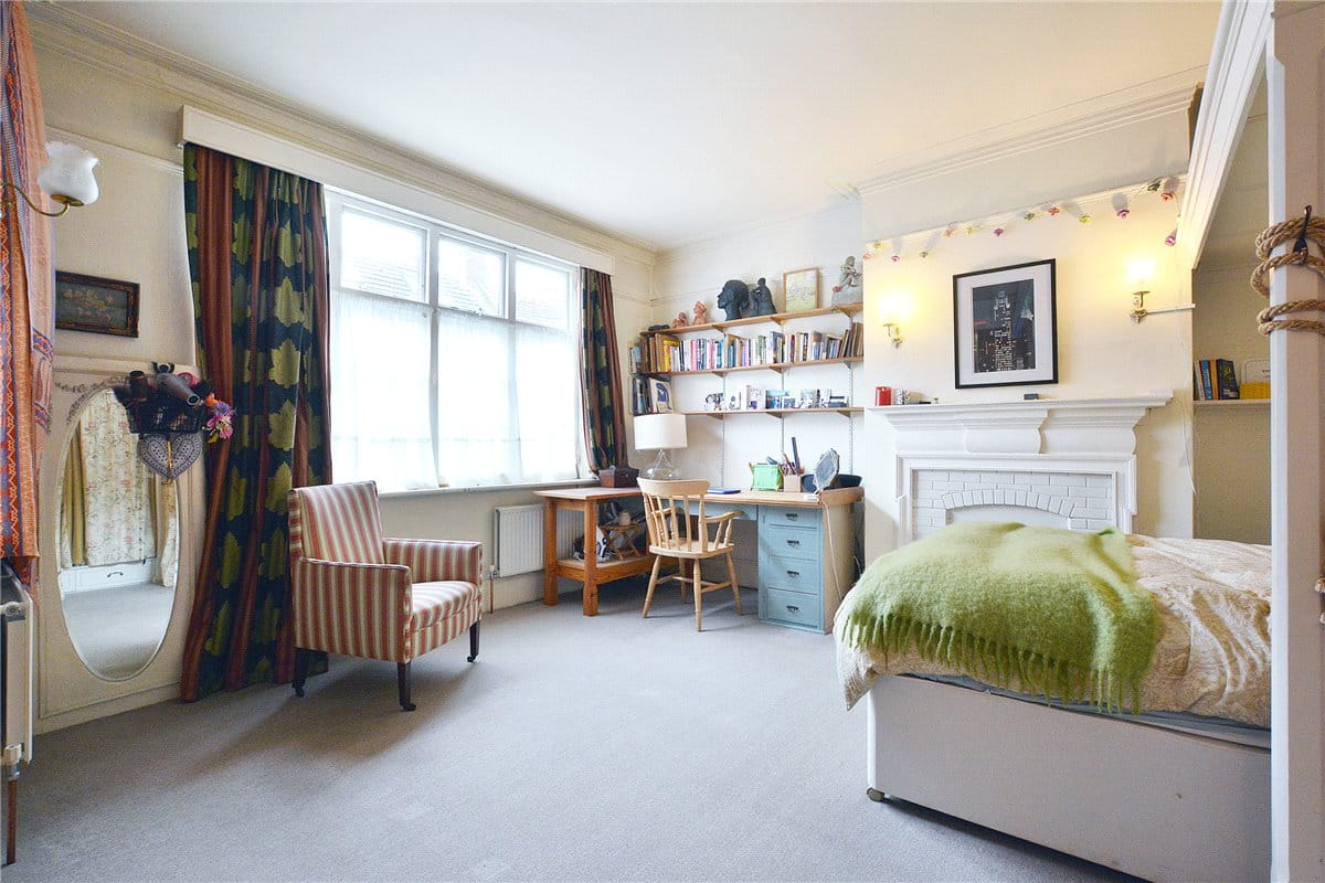 1 bedroom flat, Clavering Avenue, London SW13