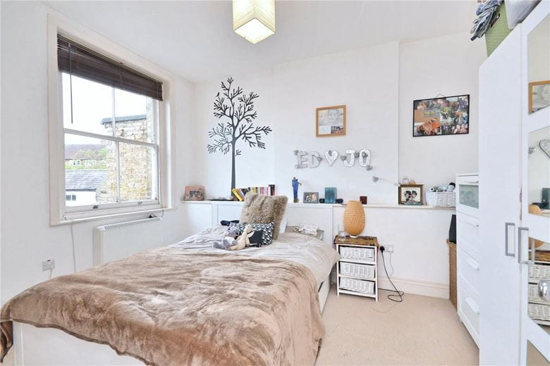 1 bedroom flat, Barnes High Street, London SW13 - Let Agreed