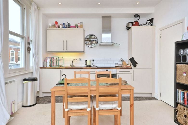 1 bedroom flat, Barnes High Street, London SW13 - Let Agreed
