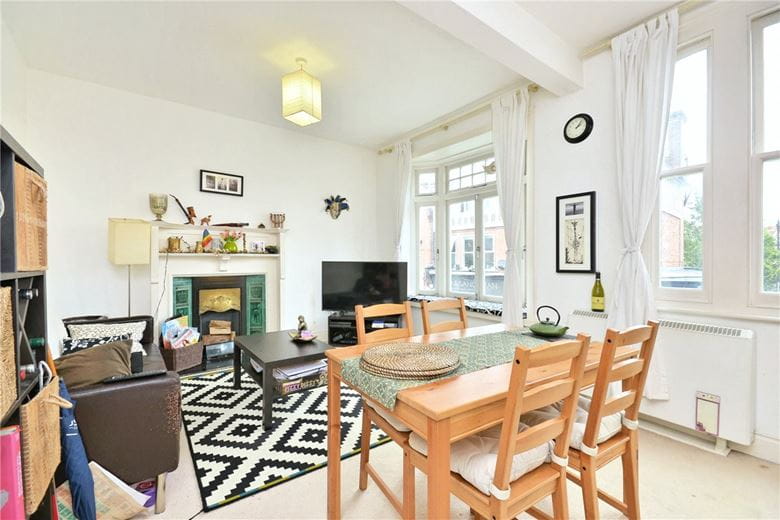 1 bedroom flat, Barnes High Street, London SW13 - Let Agreed
