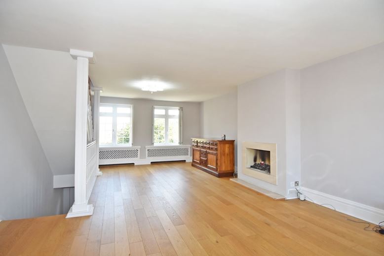 3 bedroom house, The Bench, Ham Street TW10