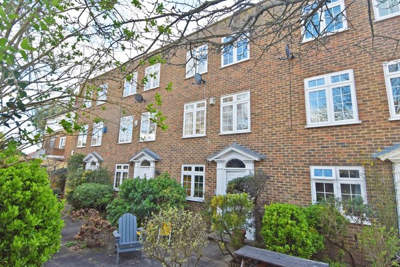 3 bedroom house, The Bench, Ham Street TW10