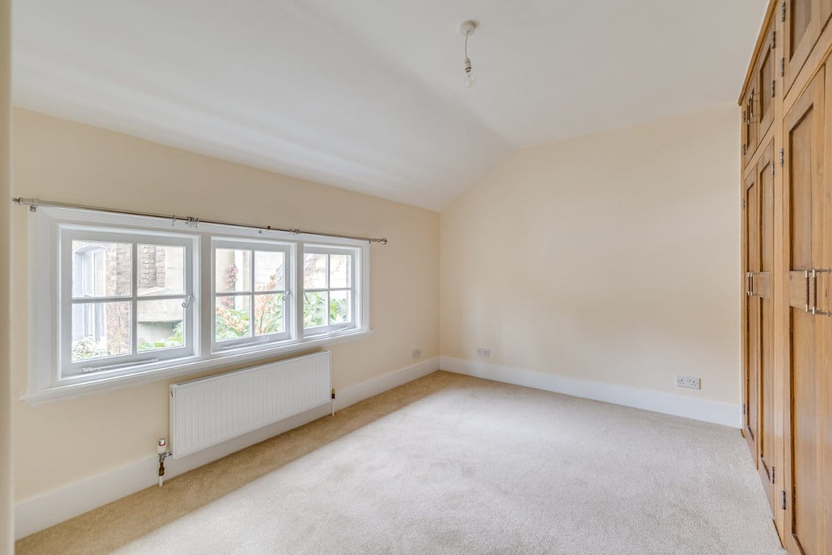 3 bedroom house, Kew Green, Richmond TW9 - Available
