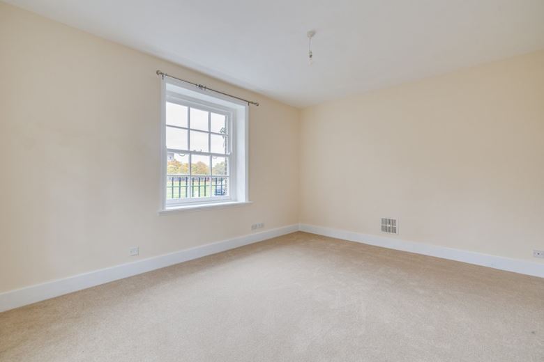 3 bedroom house, Kew Green, Richmond TW9 - Available