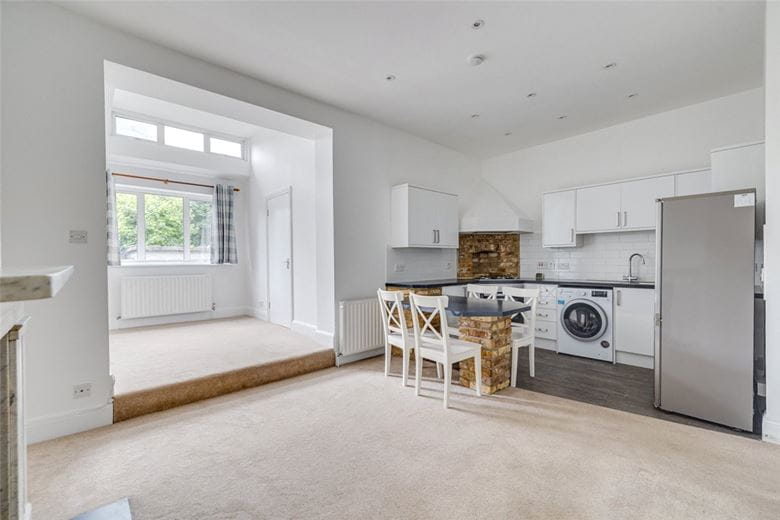 2 bedroom flat, Rosemary Lane, London SW14 - Available