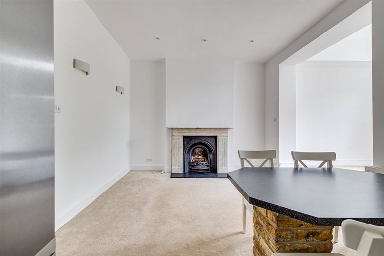 2 bedroom flat, Rosemary Lane, London SW14 - Available