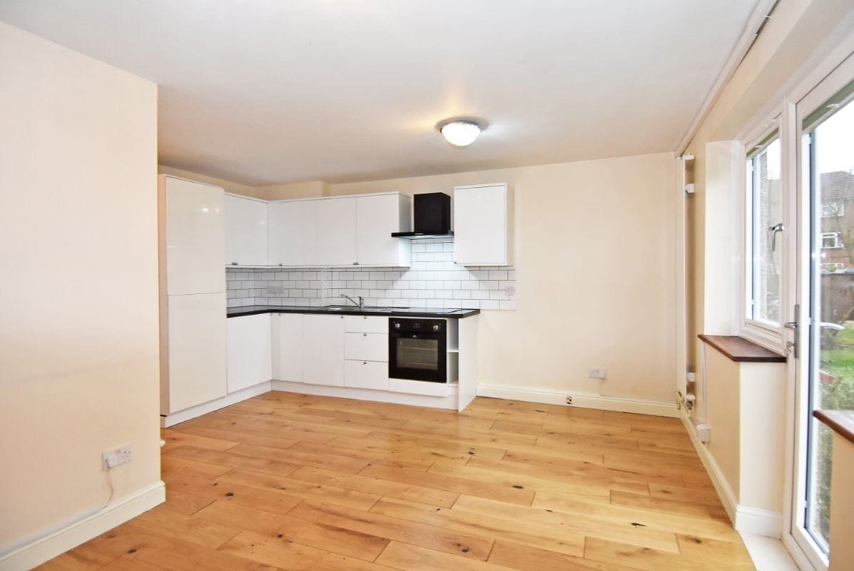 1 bedroom maisonette, Hardwicke Road, Richmond TW10 - Available