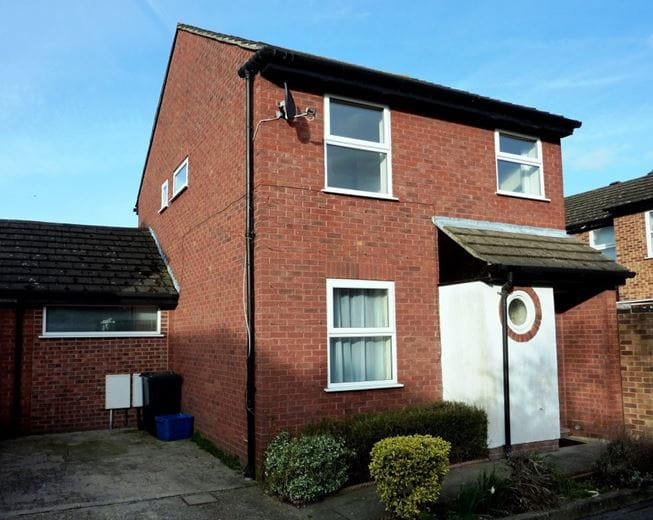 4 bedroom house, Fisherman Close, Richmond TW10 - Available