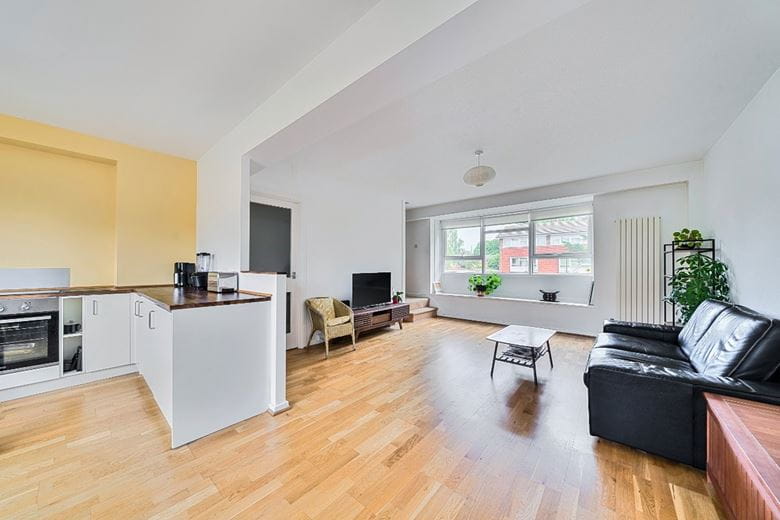 2 bedroom maisonette, Watermill Close, Richmond TW10 - Available