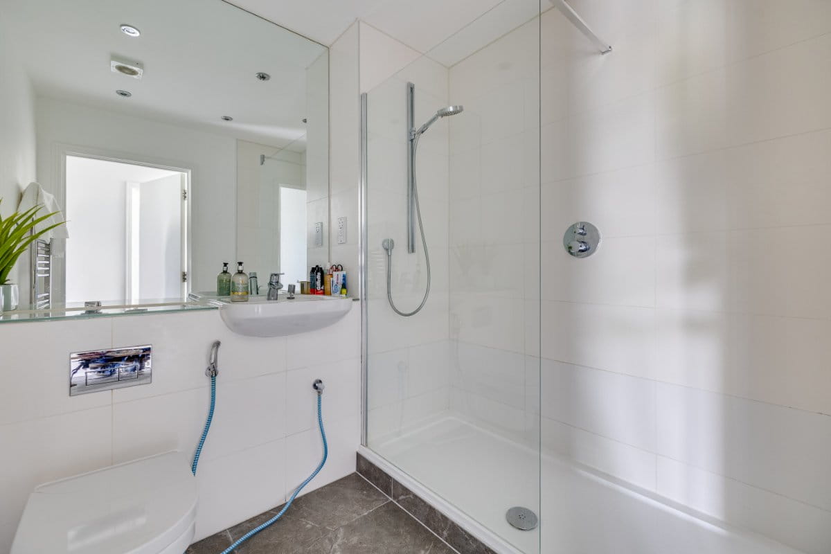 2 bedroom flat, Roehampton Lane, London SW15 - Available