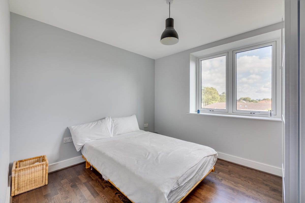 2 bedroom flat, Roehampton Lane, London SW15 - Available