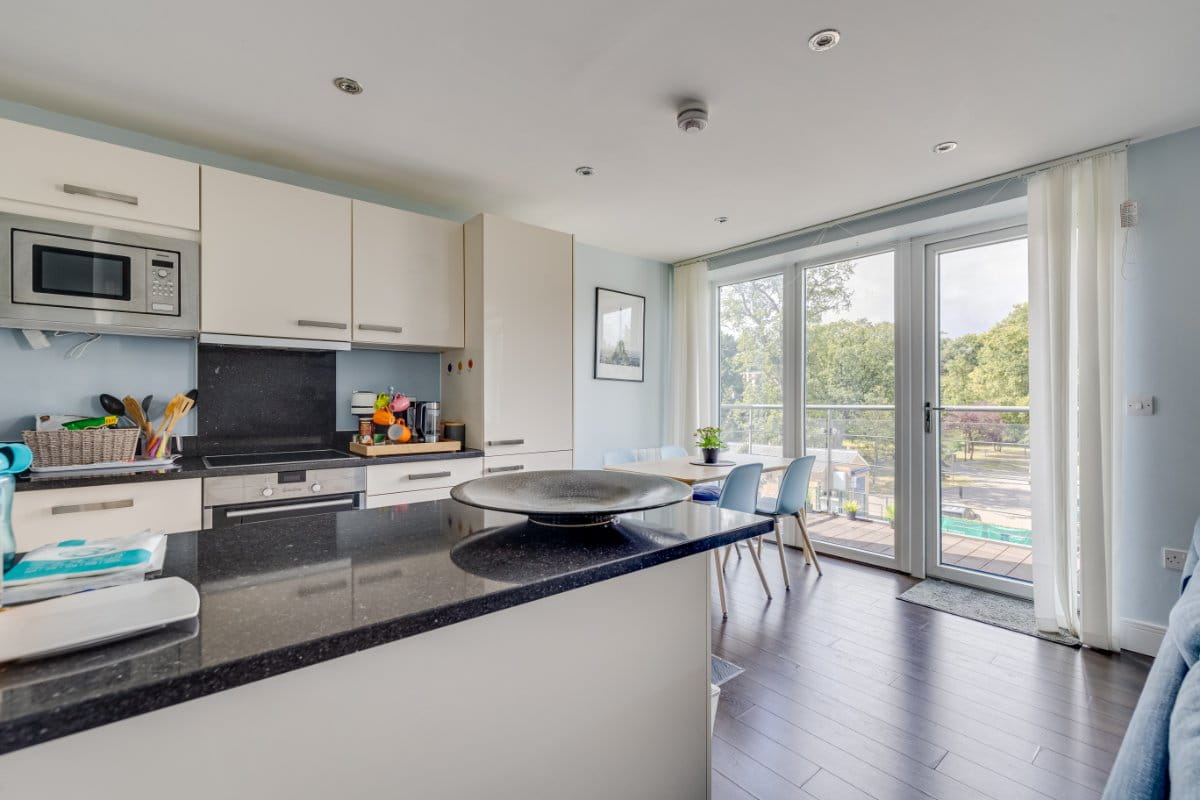 2 bedroom flat, Roehampton Lane, London SW15 - Available