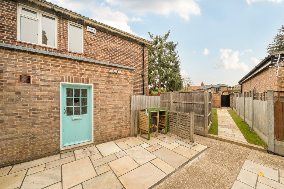 3 bedroom maisonette, Ham Street, Richmond TW10 - Let Agreed