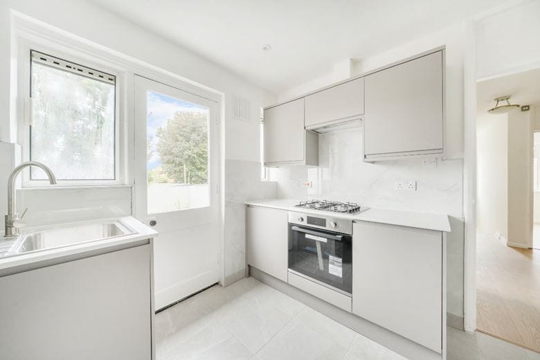 3 bedroom maisonette, Ham Street, Richmond TW10 - Let Agreed