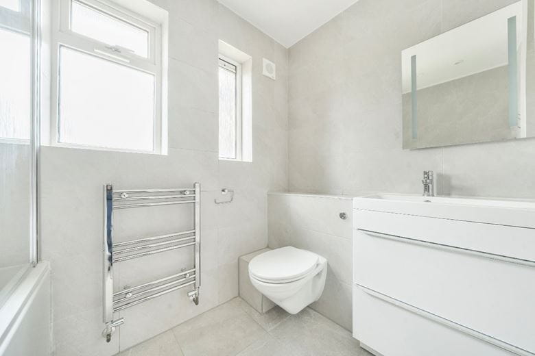 3 bedroom maisonette, Ham Street, Richmond TW10 - Let Agreed