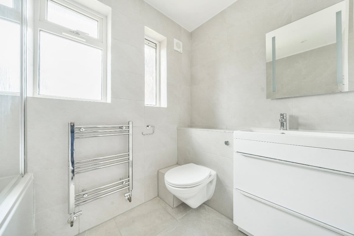 3 bedroom maisonette, Ham Street, Richmond TW10 - Let Agreed