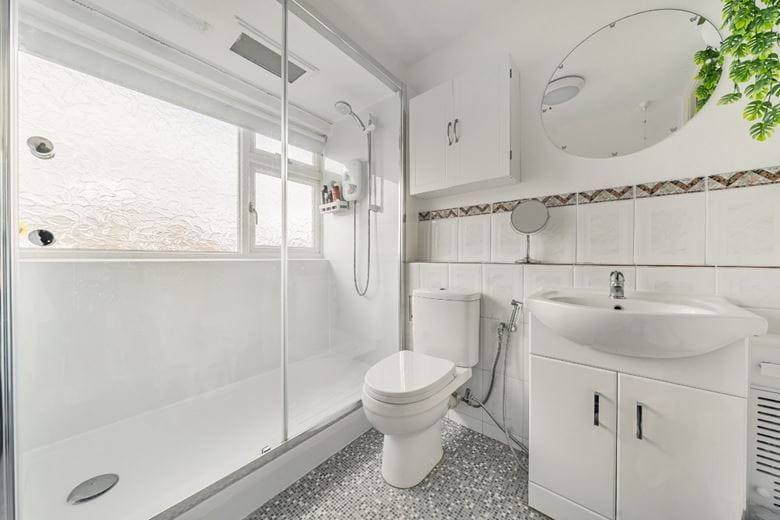 4 bedroom house, Breamwater Gardens, Richmond TW10 - Available