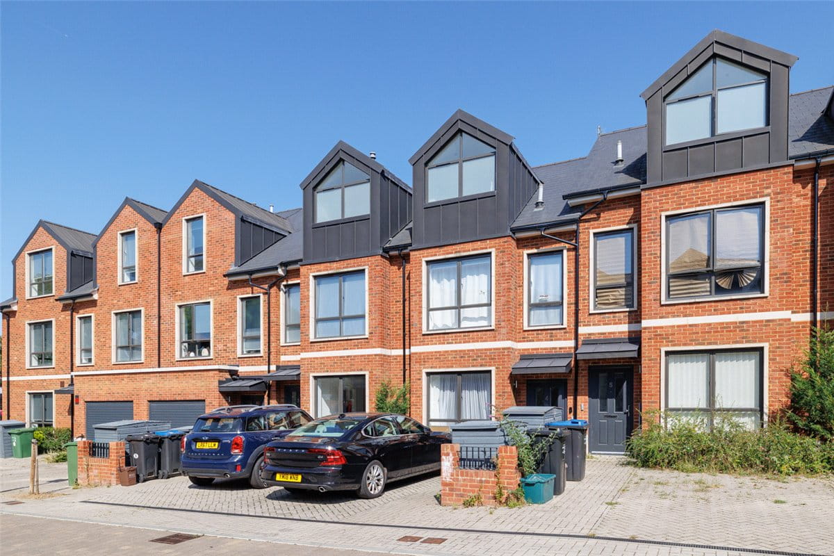 3 bedroom house, Harlow Gardens, Kingston upon Thames KT1