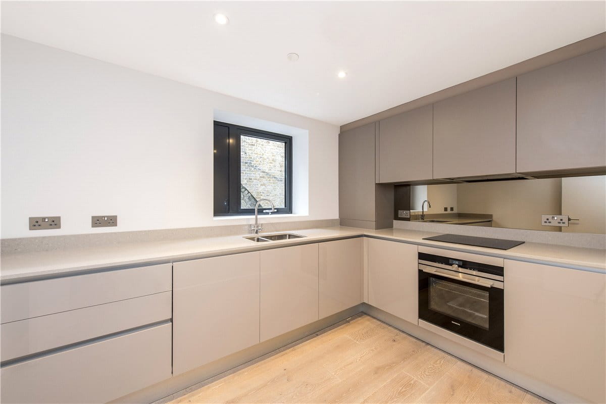 1 bedroom flat, King Street, Hammersmith W6 - Let Agreed