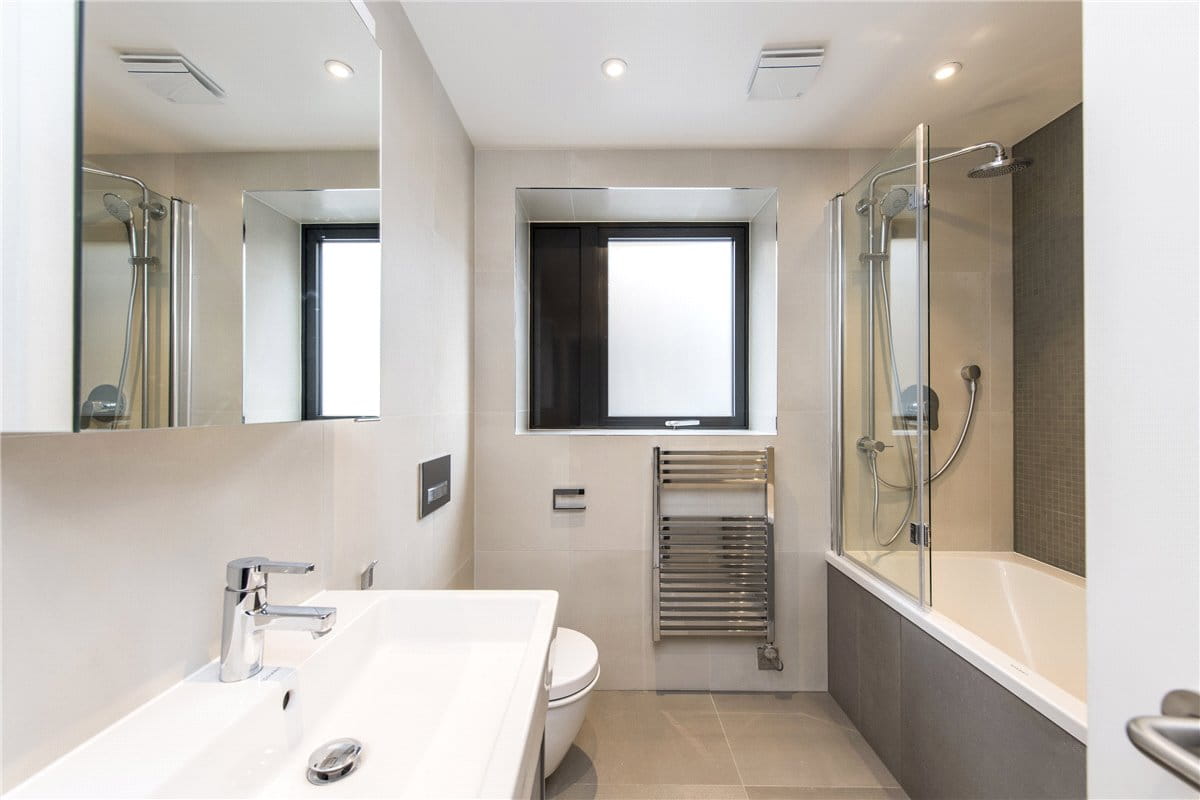 1 bedroom flat, King Street, Hammersmith W6 - Let Agreed