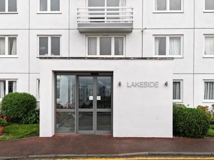 2 bedroom flat, Eaton Drive, Kingston upon Thames KT2