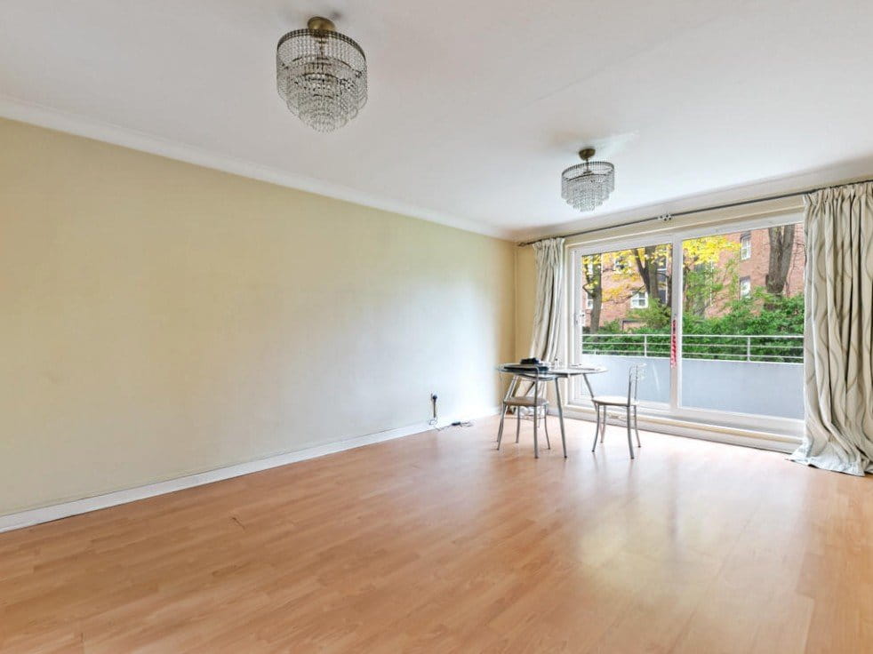 2 bedroom flat, Eaton Drive, Kingston upon Thames KT2