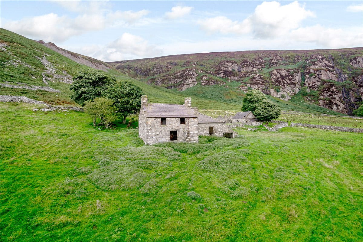 329 acres House, Llithfaen, Pwllheli LL53 - Available