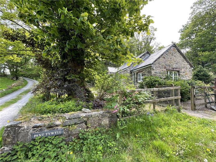  bedroom cottage, Ffordd Llyn Syberi, Eglwysbach LL28 - Available