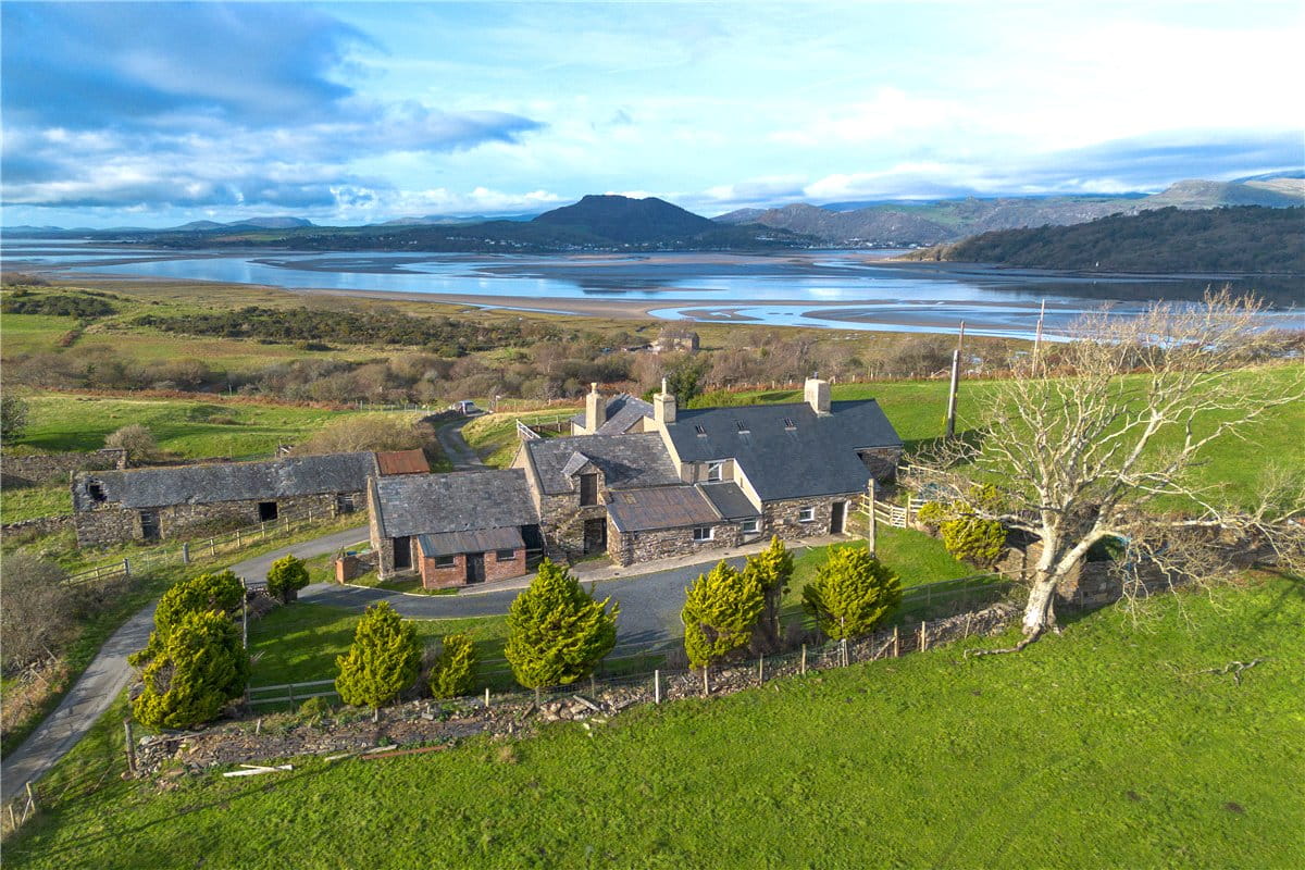  bedroom house, Ynys, Talsarnau LL47 - Available