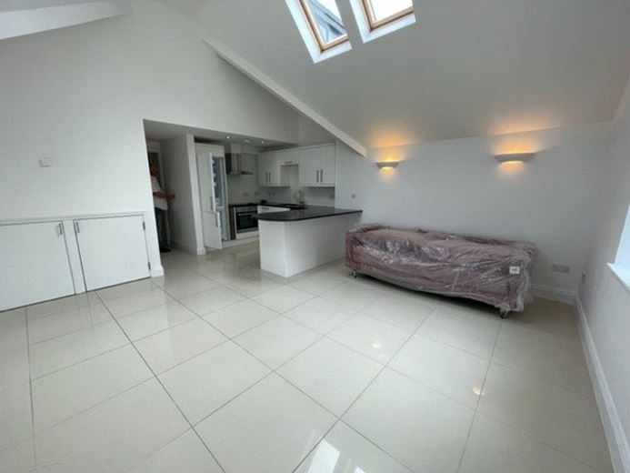 2 bedroom flat, Brockham End Mews, Brockham End BA1 - Available